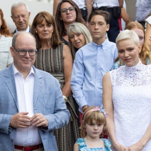 La princesse Charlene de Monaco, le prince Albert II de Monaco, le prince Jacques de Monaco, marquis des Baux, la princesse Gabriella de Monaco, comtesse de Carladès, Mélanie De Massy - La famille princière de Monaco lors du traditionnel Pique-nique des monégasques au parc princesse Antoinette à Monaco le 3 septembre 2022. © Olivier Huitel/Pool Monaco/Bestimage 