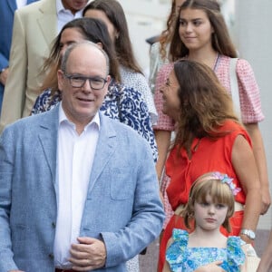 La princesse Charlene de Monaco, le prince Albert II de Monaco, le prince Jacques de Monaco, marquis des Baux, la princesse Gabriella de Monaco, comtesse de Carladès, le maire de Monaco Georges Marsan, Mélanie De Massy - La famille princière de Monaco lors du traditionnel Pique-nique des monégasques au parc princesse Antoinette à Monaco le 3 septembre 2022. © Olivier Huitel/Pool Monaco/Bestimage 