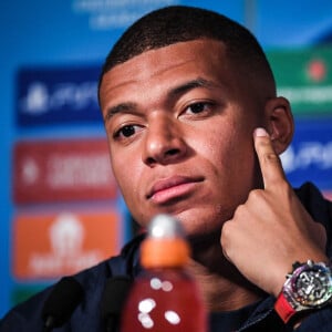 Kylian Mbappé lors d'une conférence de presse du Paris Saint-Germain au Parc des Princes à Paris, France, le 5 septembre 2022. © Matthieu Mirville/Zuma Press/Bestimage September 5, 2022, Paris, France.