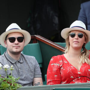 Naissance - Jeff Panacloc est papa pour la deuxième fois d'une petite fille prénommée Alice - Jeff Panacloc et sa femme Charlotte de Hugo dans les tribunes lors des internationaux de France de tennis de Roland Garros le 30 mai 2018. © Cyril Moreau - Dominique Jacovides/Bestimage