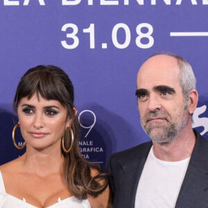 Juan Diego Botto, Penelope Cruz, Luis Tosar, Alvaro Longoria - Photocall du film "En Los Margenes (On the fringe)" lors de la 79ème édition du Festival International du Film de Venise, la Mostra. Le 6 septembre 2022