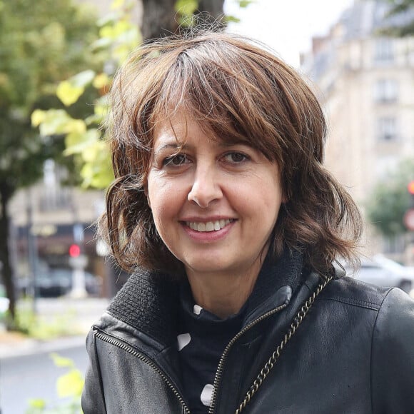 Exclusif - Valérie Bonneton à la sortie des studios de Radio France à Paris. Le 29 septembre 2021