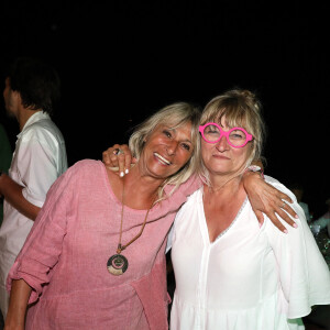 Christine Bravo et sa soeur Muriel - Soirée du mariage de Christine Bravo et Stéphane Bachot sur la plage du restaurant Marinella à l'Ile Rousse en Corse, le 11 juin 2022. © Dominique Jacovides / Bestimage