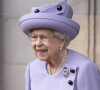 La reine Elizabeth II assiste à un défilé de loyauté des forces armées dans les jardins du palais de Holyroodhouse, à Édimbourg, à l'occasion de son jubilé de platine en Écosse. La cérémonie fait partie du voyage traditionnel de la reine en Écosse pour la semaine de Holyrood. Edimbourg, le 28 juin 2022. 