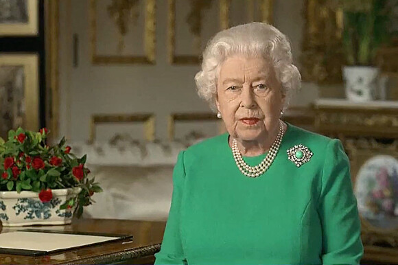 Intervention télévisée de la reine Elisabeth II d'Angleterre à propos de l'épidémie de coronavirus (COVID-19) aux habitants du Royaume Uni et du Commonwealth le 5 avril 2020. © Cyril Moreau / Bestimage 