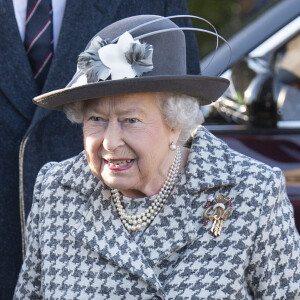 La reine Elisabeth II d'Angleterre à son arrivée au service dominical en l'église St Mary the Virgin à Hillington. Le 19 janvier 2020 