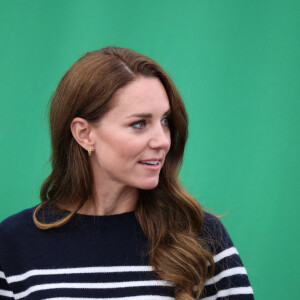 Catherine (Kate) Middleton, duchesse de Cambridge, rencontre l'équipe de Grande-Bretagne avant la course Sail Grand Prix à Plymouth, le 31 juillet 2022. 