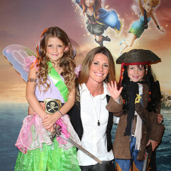 Sophie Thalmann et ses enfants Mika et Charlie - Avant-première du film "Clochette et la Fée Pirate" au Gaumont Marignan sur les Champs-Elysées à Paris, le 25 mars 2014.