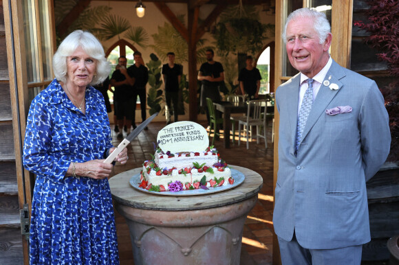 Le prince Charles et Camilla Parker Bowles assistent à une réception pour célébrer le lancement du réseau des communautés rurales confiantes du Prince's Countryside Fund. Lostwithiel, le 19 juillet 2021.
