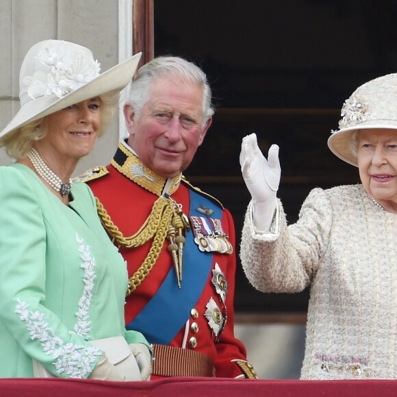 Camilla Parker Bowles, le prince Charles, la reine Elizabeth II d'Angleterre - La famille royale au balcon du palais de Buckingham lors de la parade Trooping the Colour 2019. Londres, le 8 juin 2019.
