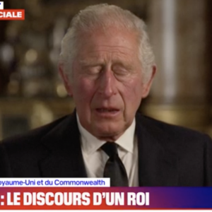 Le roi Charles III rend hommage à sa mère, la reine Elizabeth II.