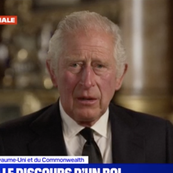 Le roi Charles III rend hommage à sa mère, la reine Elizabeth II.