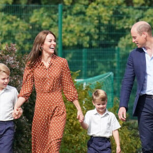 Le prince William et Kate Middleton accompagnent leurs enfants George, Charlotte et Louis à l'école Lambrook, le 7 septembre 2022.