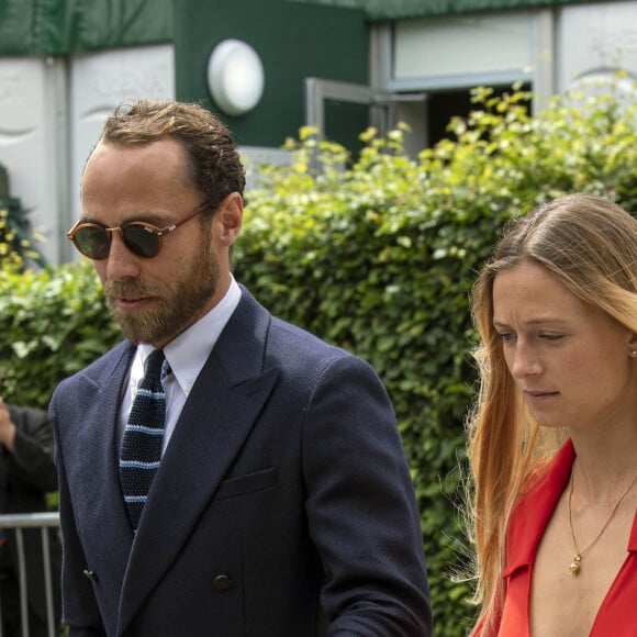 James Middleton et sa compagne Alizee Thevenet arrivent pour assister à la finale homme du tournoi de Wimbledon "Novak Djokovic - Roger Federer (7/6 - 1/6 - 7/6 - 4/6 - 13/12)" à Londres, le 14 juillet 2019.