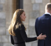 Le prince de Galles William, la princesse de Galles Kate Catherine Middleton à la rencontre de la foule devant le château de Windsor, suite au décès de la reine Elisabeth II d'Angleterre. Le 10 septembre 2022 