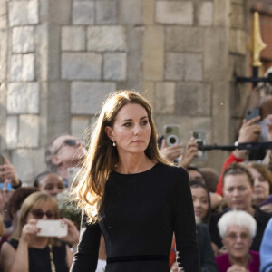 Le prince de Galles William, la princesse de Galles Kate Catherine Middleton, le prince Harry, duc de Sussex, Meghan Markle, duchesse de Sussex devant le château de Windsor, suite au décès de la reine Elisabeth II d'Angleterre. Le 10 septembre 2022