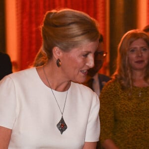 La reine Elisabeth II d'Angleterre avec Sophie, la comtesse de Wessex, lors de la réception de la fondation "The Queen Elizabeth Diamond Jubilee Trust" au palais de Buckingham à Londres, le 29 octobre 2019. 