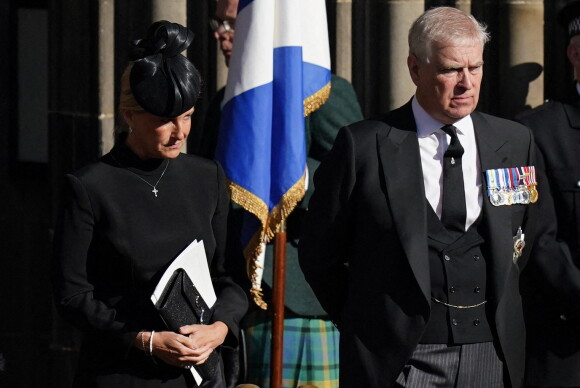 Sophie Rhys-Jones, duchesse de Wessex et le prince Andrew, duc d'York - Procession du cercueil de la reine Elisabeth II du palais de Holyroodhouse à la cathédrale St Giles d'Édimbourg, Royaume Uni, le 12 septembre 2022. 