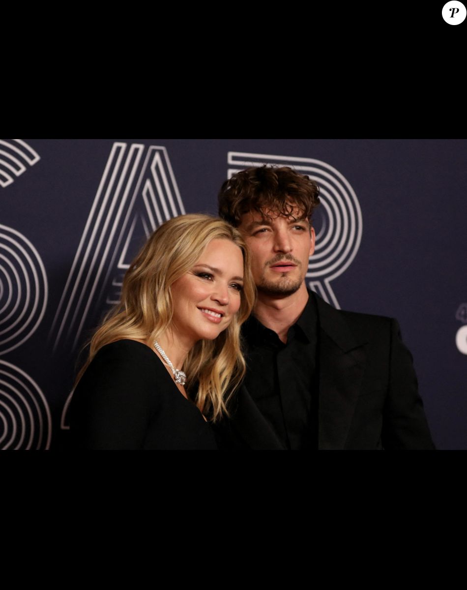 Virginie Efira et son compagnon Niels Schneider (en YSL) - Photocall de la 47ème édition de la cérémonie des César à l'Olympia à Paris, le 25 février 2022. © Borde-Jacovides/Bestimage
