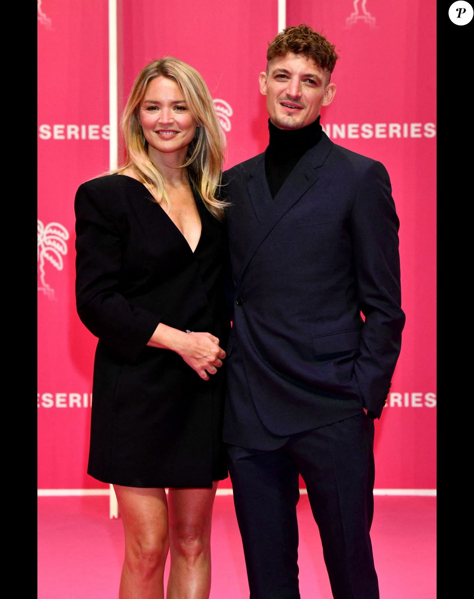 Virginie Efira et son compagnon Niels Schneider durant la seconde soirée du 4eme Canneseries au Palais des Festivals à Cannes, le 9 octobre 2021. Le festival se déroule jusqu'au 13 octobre. © Bruno Bebert / Bestimage