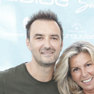 Cyril Lignac, Caroline Margeridon lors d'un tournoi de pétanque place des Lices organisé par le magazine Turquoise pour l'association Sourire à la vie à Saint-Tropez. © Jack Tribeca / Bestimage