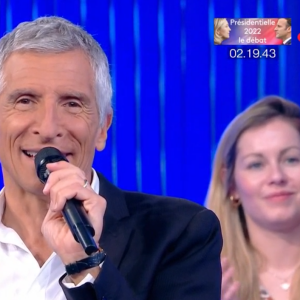 Magali Ripoll enlève son tutu en pleine émission de "N'oubliez pas les paroles" (France 2) face à un Nagui surpris.