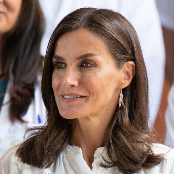 La reine Letizia d'Espagne fête ses 50 ans. Une souveraine aussi populaire que critiquée sur ses supposés abus de chirurgie