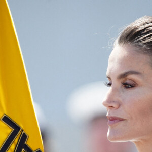 La reine Letizia d’Espagne assiste à la remise de l'enseigne nationale à la "force de guerre navale spéciale" à Carthagène, le 7 juin 2022.