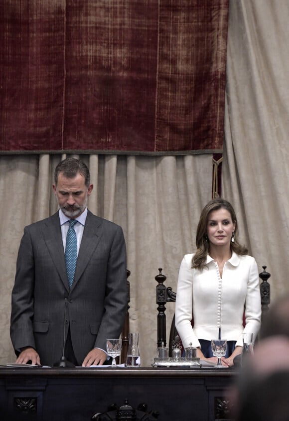 Le roi Felipe VI et la reine Letizia d'Espagne assistent à l'ouverture de la saison universitaire à Salamanque le 14 septembre 2017.