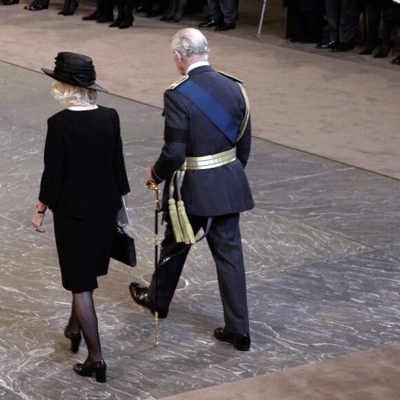 Le roi Charles III d'Angleterre, la reine consort Camilla Parker Bowles - Procession cérémonielle du cercueil de la reine Elisabeth II du palais de Buckingham à Westminster Hall à Londres. Le 14 septembre 2022