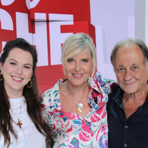 Exclusif - Chantal Ladesou entourée par sa fille Clémence Ansault et son mari Michel Ansault - Enregistrement de l'émission "Vivement Dimanche" au Studio Gabriel à Paris, présentée par M.Drucker et diffusée le 18 septembre sur France 3 © Guillaume Gaffiot / Bestimage