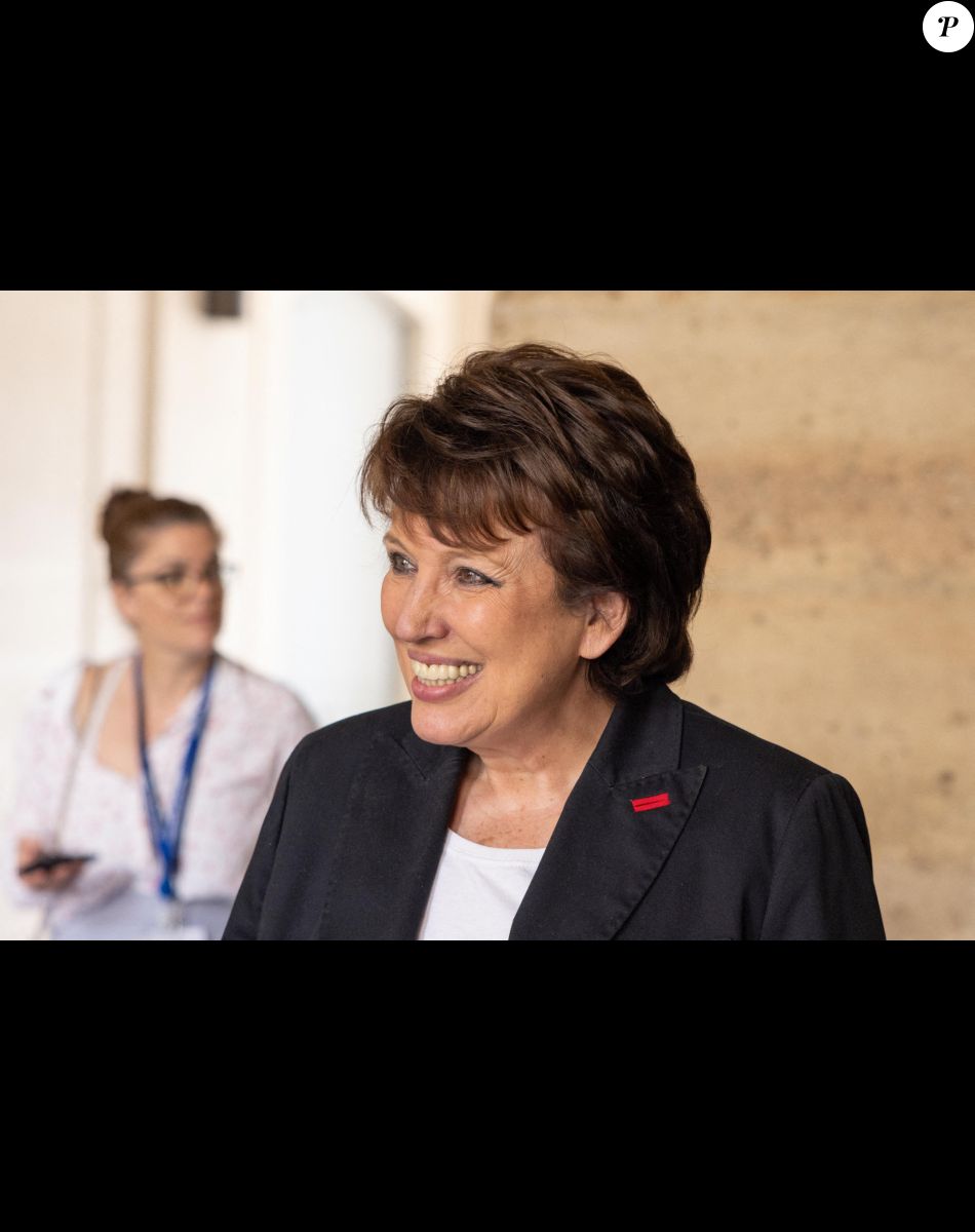 Roselyne Bachelot, ministre de la Culture visite l'installation du concert Monumental Tour de Michael Canitrot au Palais Royal à Paris, France, le 12 mai 2022. © Jeremy Melloul/Bestimage