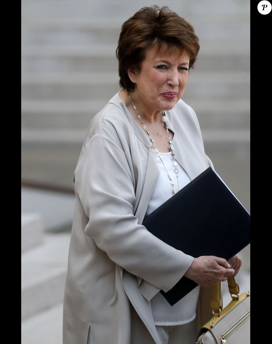 Roselyne Bachelot, ministre de la Culture - Sorties du Conseil des ministres du mercredi 4 mai au palais de l'Elysée à Paris © Stéphane Lemouton / Bestimage