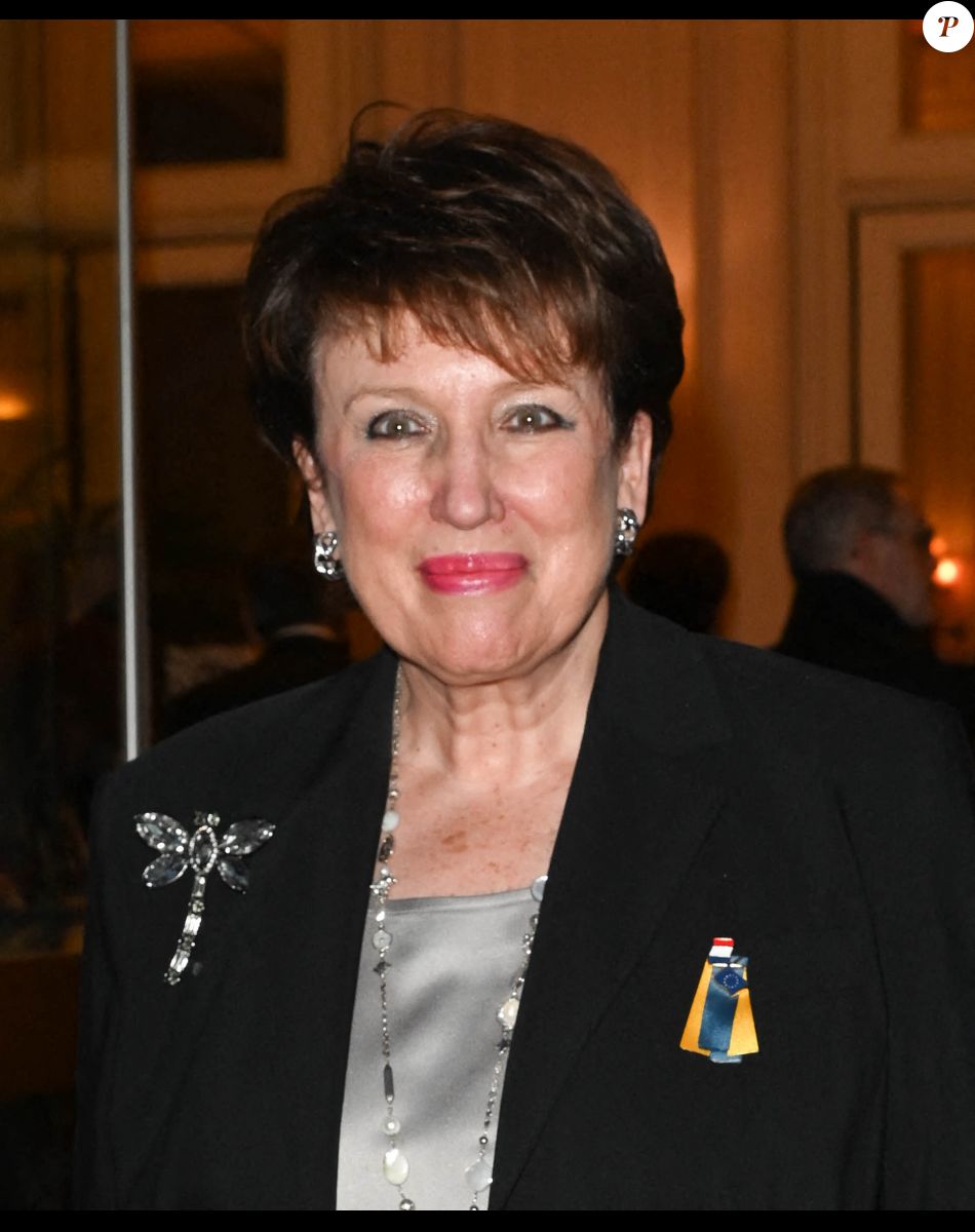 Roselyne Bachelot-Narquin - Photocall du Gala du Coeur au profit de l'association Mécénat Chirurgie Cardiaque dans la salle Gaveau de Paris le 28 mars 2022. © Coadic Guirec/Bestimage