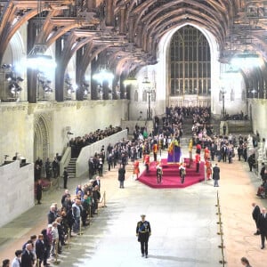 Le prince Andrew, duc d'York - Le roi d'Angleterre organise une veillée au côté du cercueil de la reine Elizabeth II d'Angleterre au Westminster Hall à Londres, Royaume Uni, le 16 septembre 2022. 