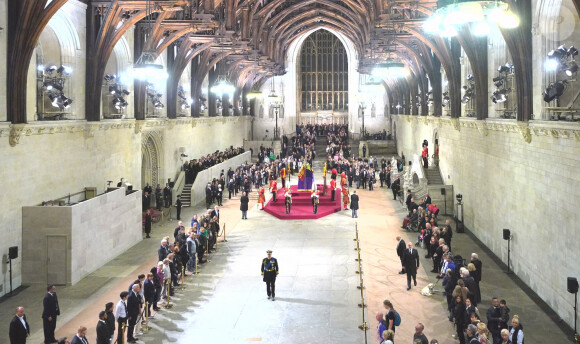 Le prince Andrew, duc d'York - Le roi d'Angleterre organise une veillée au côté du cercueil de la reine Elizabeth II d'Angleterre au Westminster Hall à Londres, Royaume Uni, le 16 septembre 2022. 