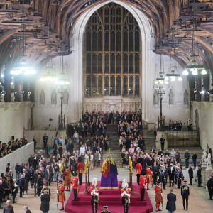 Le roi Charles III, accompagné de la princesse Anne, du prince Edward, comte de Wessex, et du prince Andrew, duc d'York, organise une veillée au côté du cercueil de la reine Elizabeth II d'Angleterre au Westminster Hall à Londres, Royaume Uni, le 16 septembre 2022. 