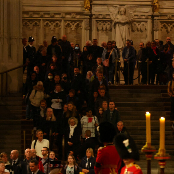 Le Public - Le roi d'Angleterre organise une veillée au côté du cercueil de la reine Elizabeth II d'Angleterre au Westminster Hall à Londres, Royaume Uni, le 16 septembre 2022. 