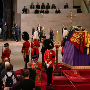 Le prince Andrew, duc d'York, la princesse Anne, et le prince Edward, comte de Wessex - Le roi d'Angleterre organise une veillée au côté du cercueil de la reine Elizabeth II d'Angleterre au Westminster Hall à Londres, Royaume Uni, le 16 septembre 2022. 