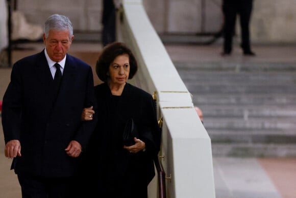 Alexander et Katherine de Yougoslavie devant le catafalque de la reine Elizabeth II à Westminster Hall à Londres pour lui rendre hommage le 18 septembre 2022