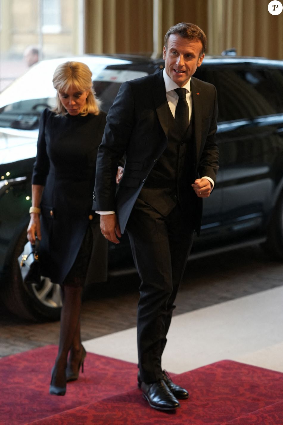 Le président français Emmanuel Macron et la première dame, Brigitte ...