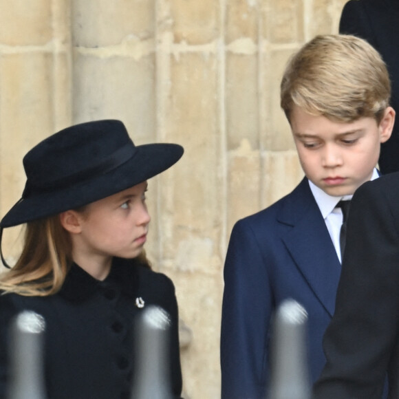 La princesse Charlotte et le prince George - Sorties du service funéraire à l'Abbaye de Westminster pour les funérailles d'Etat de la reine Elizabeth II d'Angleterre.