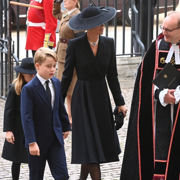 Kate Middleton, le prince George, la princesse Charlotte - Service funéraire à l'Abbaye de Westminster pour les funérailles d'Etat de la reine Elizabeth II d'Angleterre le 19 septembre 2022. © Geoff Pugh / PA via Bestimage