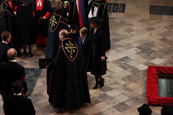 Kate Middleton, le prince George, la princesse Charlotte - Service funéraire à l'Abbaye de Westminster pour les funérailles d'Etat de la reine Elizabeth II d'Angleterre. Londres, le 19 septembre 2022. © Phil Noble / PA via Bestimage