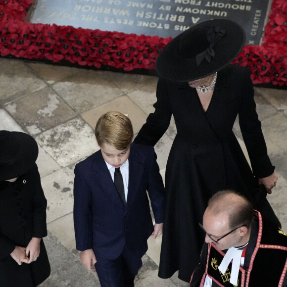 Kate Middleton, le prince George et la princesse Charlotte - Service funéraire à l'Abbaye de Westminster pour les funérailles d'Etat de la reine Elizabeth II d'Angleterre. Londres, le 19 septembre 2022. © Frank Augstein / PA via Bestimage