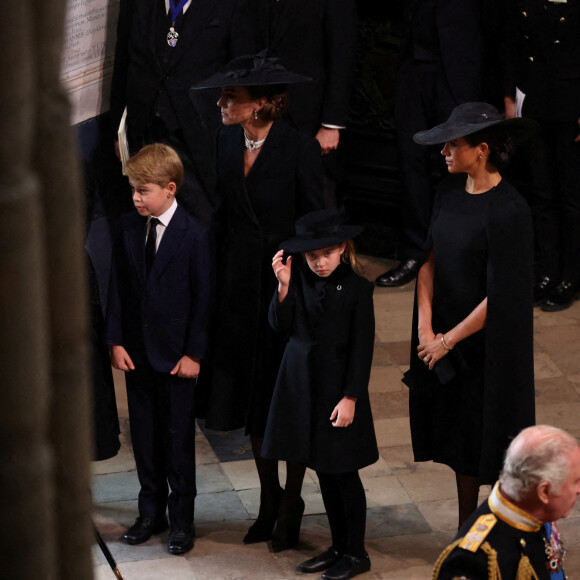 Kate Middleton, le prince George, la princesse Charlotte, Meghan Markle - Service funéraire à l'Abbaye de Westminster pour les funérailles d'Etat de la reine Elizabeth II d'Angleterre. Londres, le 19 septembre 2022. © Phil Noble / PA via Bestimage