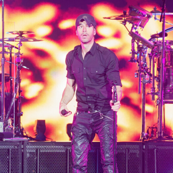 Enrique Iglesias - Ricky Martin et Enrique Iglesias électrisent la foule lors de leur concert jumelé à Orlando, le 30 octobre 2021. 