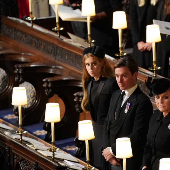 La princesse Beatrice d'York et son mari Edoardo Mapelli Mozzi,, Sarah Ferguson, duchesse d'York, La princesse Eugenie d'York et son mari Jack Brooksbank - Cérémonie funèbre en la Chapelle Saint-Georges pour les funérailles d'Etat de la reine Elizabeth II d'Angleterre à Windsor, Royaume Uni, le 19 septembre 2022. © Joe Giddens/PA/Bestimage 