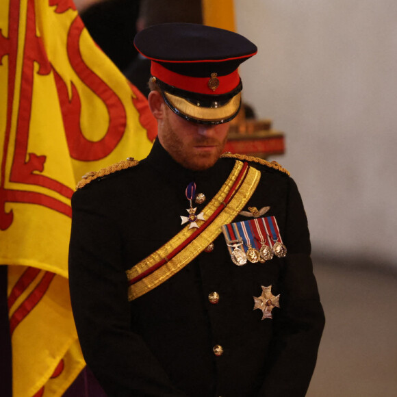 Le prince William, prince de Galles et le prince Harry, duc de Sussex - Veillée des petits-enfants de la reine Elizabeth II au Westminster Hall à Londres, Royaume Uni, le 17 septembre 2022. 