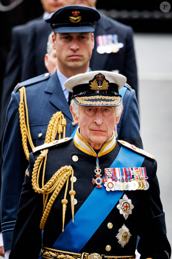 Le roi Charles III d'Angleterre et le prince de Galles William - Arrivées au service funéraire à l'Abbaye de Westminster pour les funérailles d'Etat de la reine Elizabeth II d'Angleterre. Le 19 septembre 2022